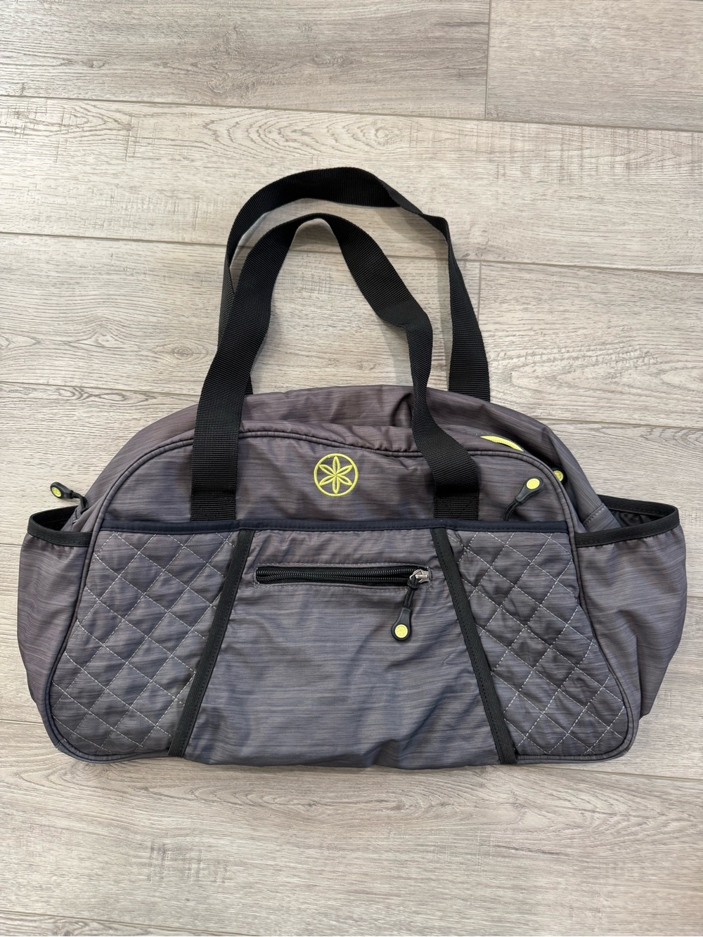 GAIAM Grey zip yoga bag with Black trim and Yellow/green details